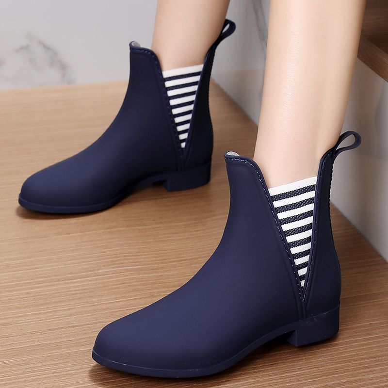 Women'S Fashion Rain Boots - 新しいストライプレインブーツ女性のための春ローヒール防水靴レディースファッションチェルシーブーツ女性ポインテッドトゥ PVC 長靴