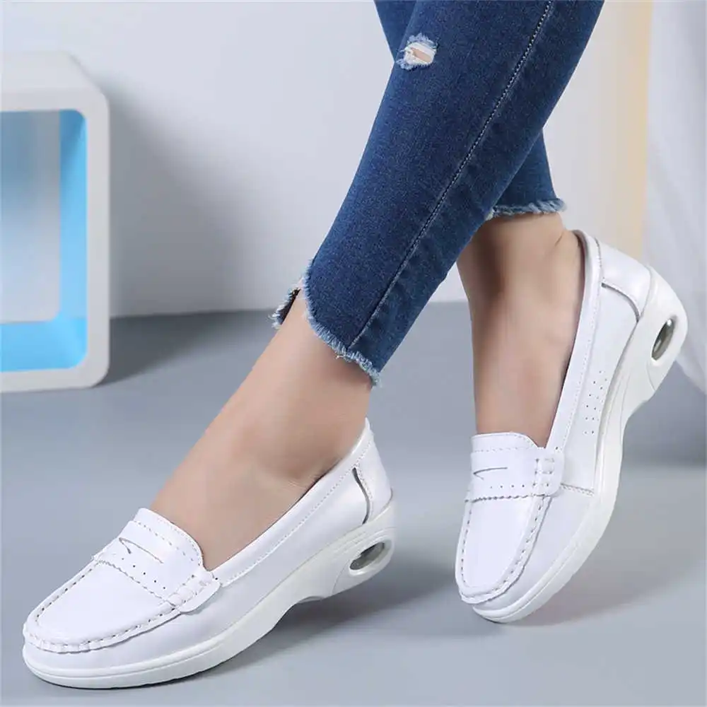 男性と女性のための厚いソールを備えた白いスライポントレーナー - Women'S Fashion From The 50S のレビューと価格