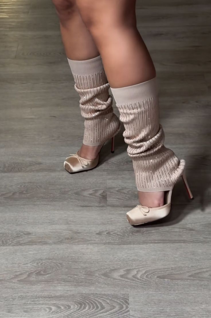 バタフライコンツスクエアトゥニーハイ女性サンダルソックスブー - Women'S Fashion Socks のレビューと価格